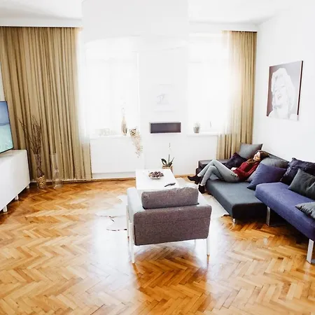 Huge Designer Loft With Tyrolean Flair *